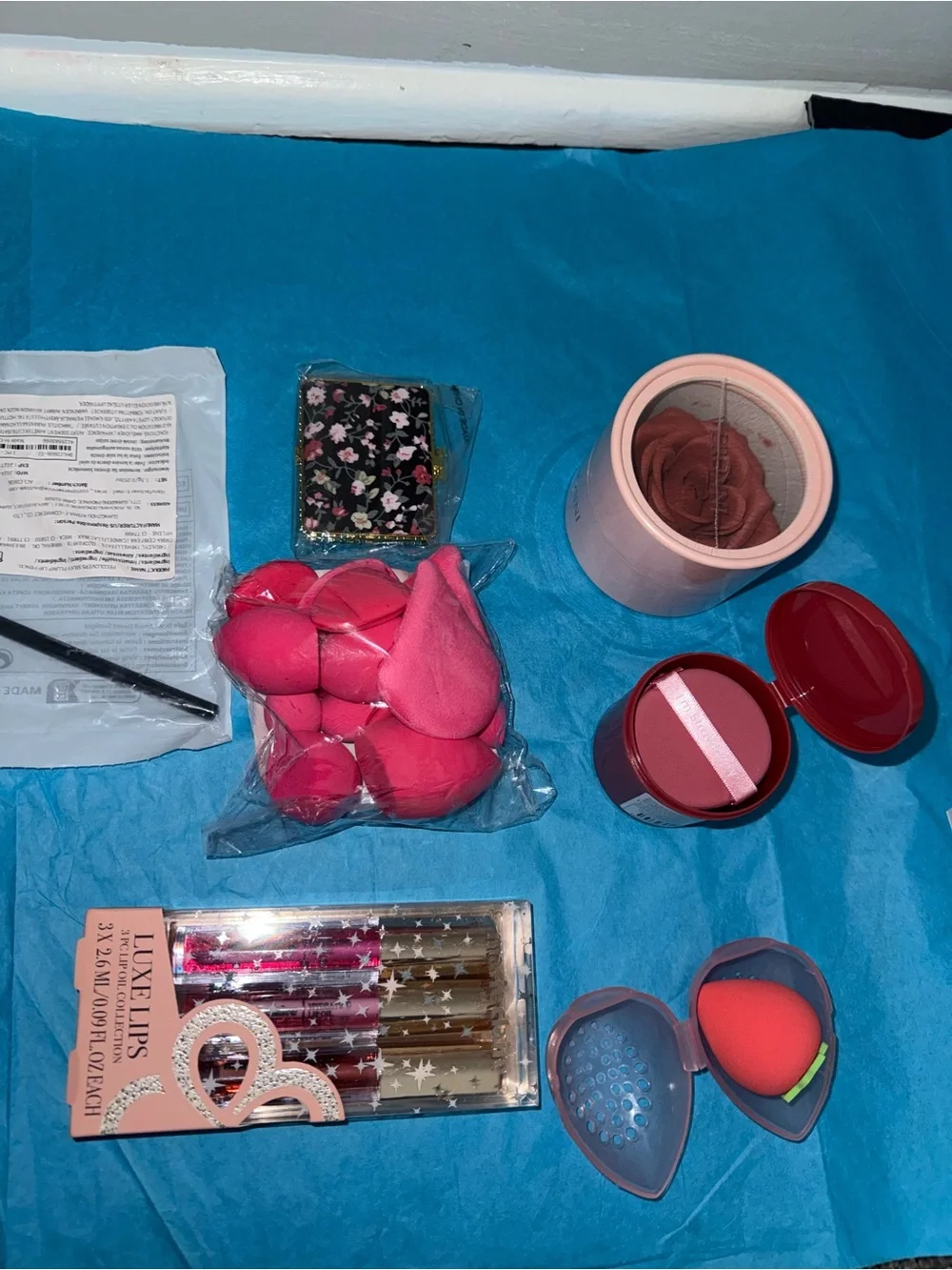Makeup Beauty Sponge Set and Lip Gloss Kit - Pink/Strawberry large gift box